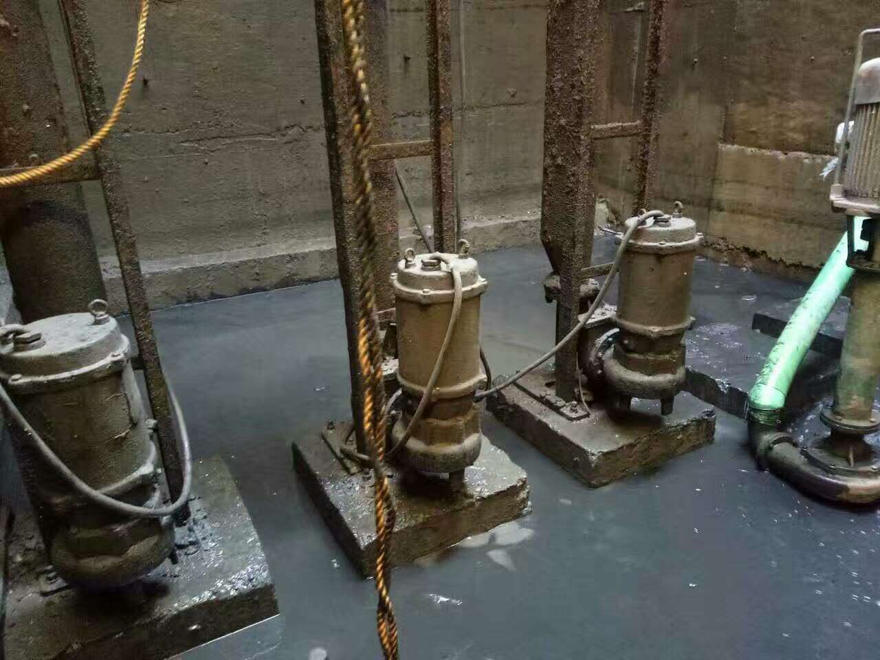 永昌污水池清理